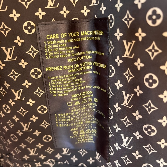 Classic Louis Vuitton Mackintosh Black Double-Breasted Women's Trench Coat - Picture 5 of 10